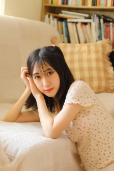 《漂亮的保姆》HD